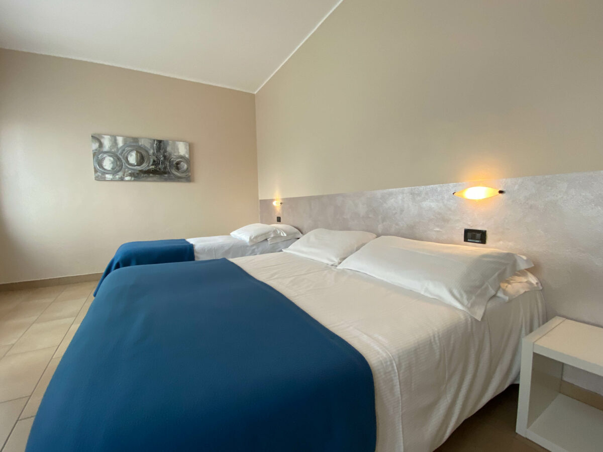 cantro camera tripla