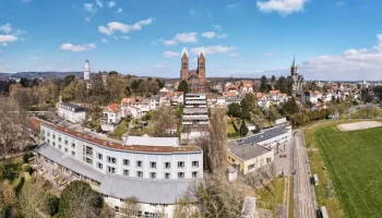 001_buehne_gross-webp