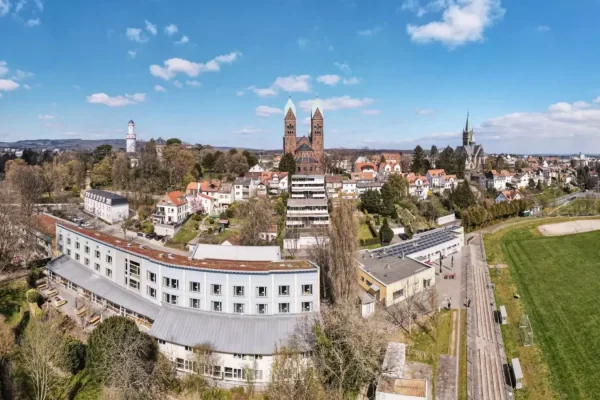 001_buehne_gross-webp