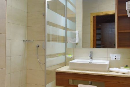 Hotel Natura_bathroom