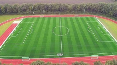 Ansicht des Kunstrasenplatz der Sportschule Emsland