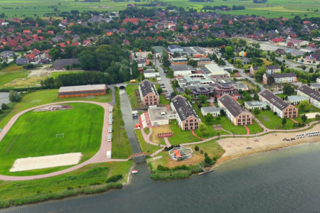 Wangerland Resort von oben_Sportplätze