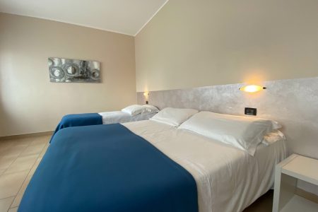 cantro camera tripla