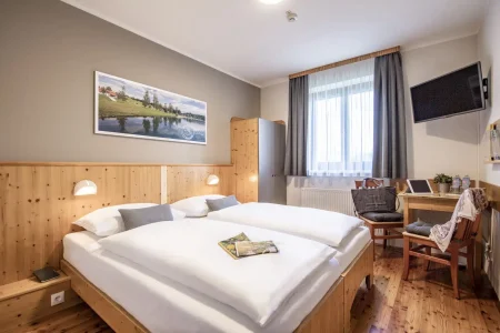 doppelbett-doppelzimmer-jufa-hotel-maria-lankowitz-wandbild-scaled.jpg