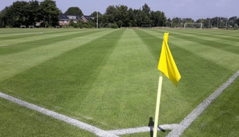 Sportplatz direkt an der Twenthe in Delden