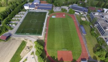 Moderner Sportplatz beim Fussball Trainingslager Allgaeu