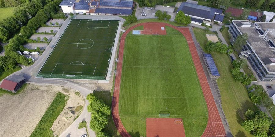 Moderner Sportplatz beim Fussball Trainingslager Allgaeu