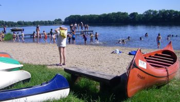 Direkt in der Nähe der Unterkunft liegt ein Badesee, um sich nach dem Training abzukühlen