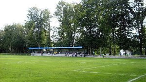 Schöner Rasenplatz Fussball Trainingslager an der Aller