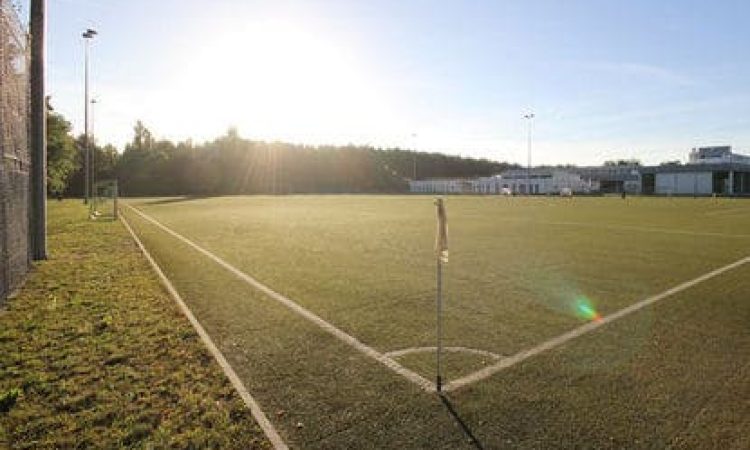 Außergewöhnliche Platzverhältnisse beim Trainingslager an den drei Seen