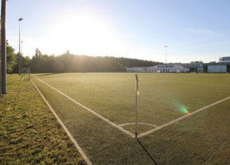 Außergewöhnliche Platzverhältnisse beim Trainingslager an den drei Seen