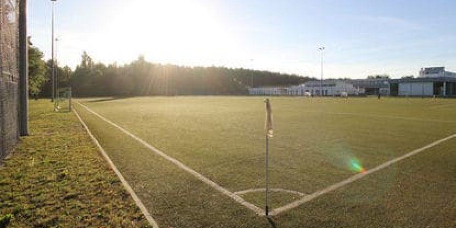 Außergewöhnliche Platzverhältnisse beim Trainingslager an den drei Seen