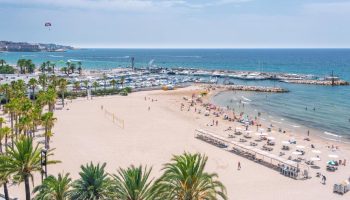 weitläufiger Strand auf Eurer Sportreise an der Costa Daurada