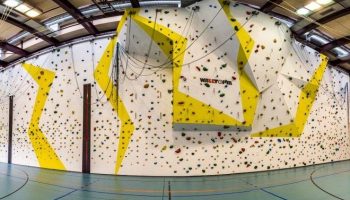 Indoor Kletterwand beim Fussball Trainingslager Lago Maggiore