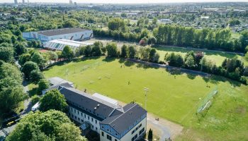 Einzigartige Sportanlage mit mehreren Naturrasenplätzen