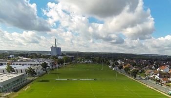 Tolles Trainingsgelaende mit vielen Rasenplaetzen beim Trainingslager Nuernberg