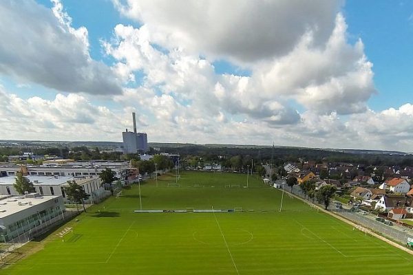 Tolles Trainingsgelaende mit vielen Rasenplaetzen beim Trainingslager Nuernberg