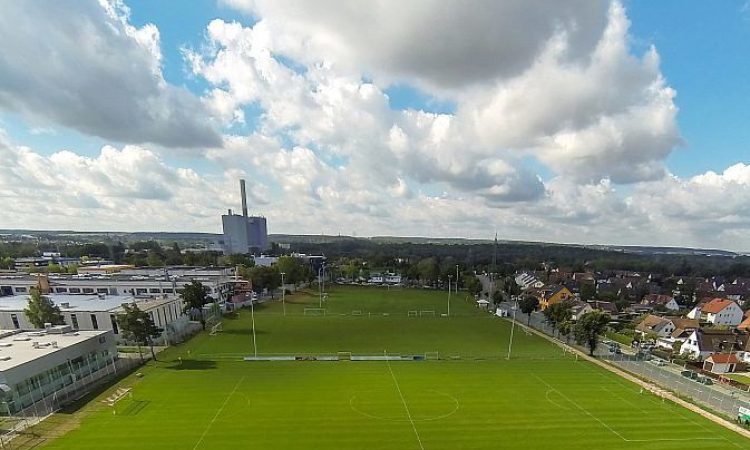 Tolles Trainingsgelaende mit vielen Rasenplaetzen beim Trainingslager Nuernberg