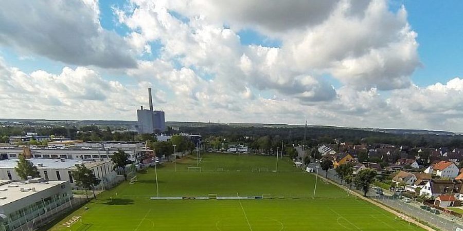 Tolles Trainingsgelaende mit vielen Rasenplaetzen beim Trainingslager Nuernberg