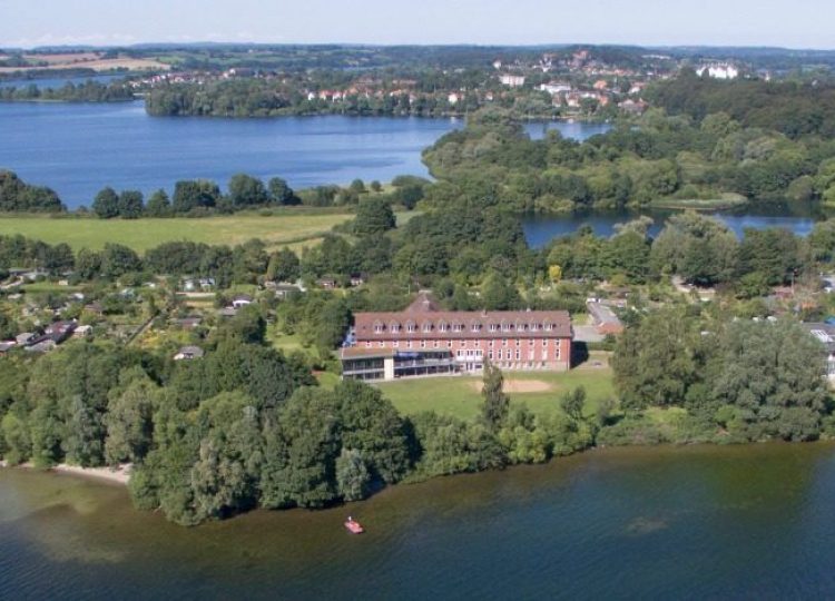 wunderschöne Unterkunft direkt am See in Plön