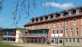 Unterkunft samt Beachvolleyballplatz beim Fussball Trainingslager Ploen