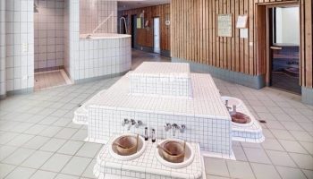 Privater Wellnessbereich mit Whirlpool und Sauna im Trainingslager Rhein-Sieg