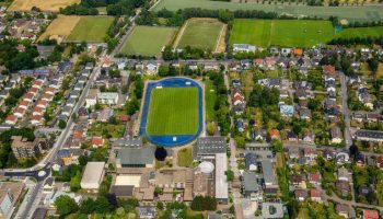 Sportzentrum mit vielen Rasenplätzen