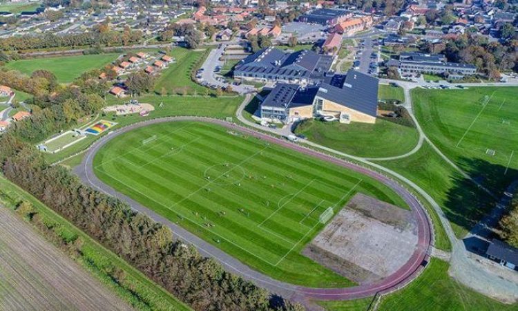 Eine einzigartige Sportanlage mit mehreren Plätzen beim Trainingslager Skærbækcentret