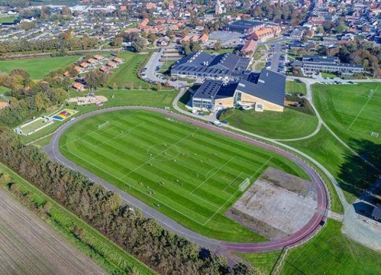 Eine einzigartige Sportanlage mit mehreren Plätzen beim Trainingslager Skærbækcentret