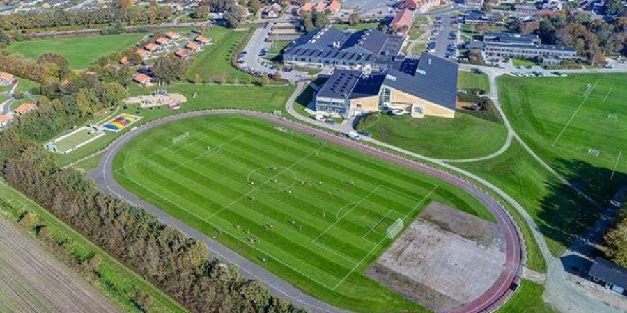 Eine einzigartige Sportanlage mit mehreren Plätzen beim Trainingslager Skærbækcentret