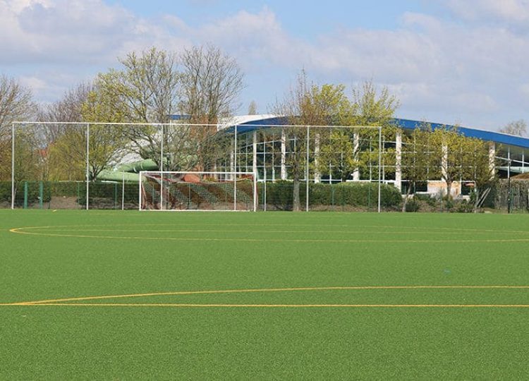 Moderner Kunstrasen beim Fussball Trainingslager Sporthotel Harz