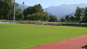 Schöner Rasenplatz beim Fussball Trainingslager Vorarlberg