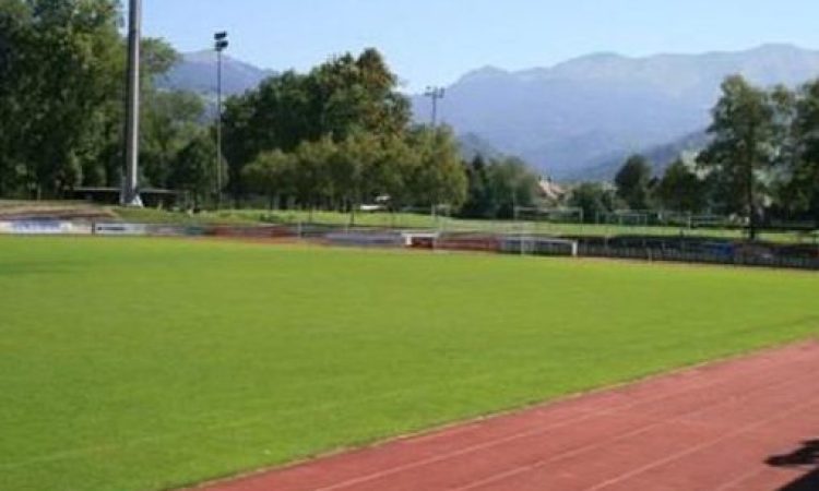 Schöner Rasenplatz beim Fussball Trainingslager Vorarlberg