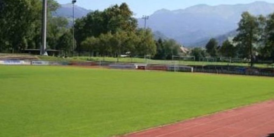 Schöner Rasenplatz beim Fussball Trainingslager Vorarlberg